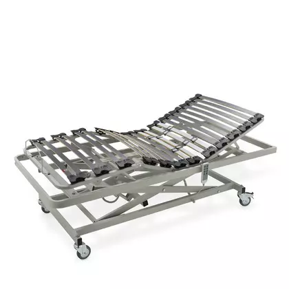 Cama articulada de hospital con carro elevador