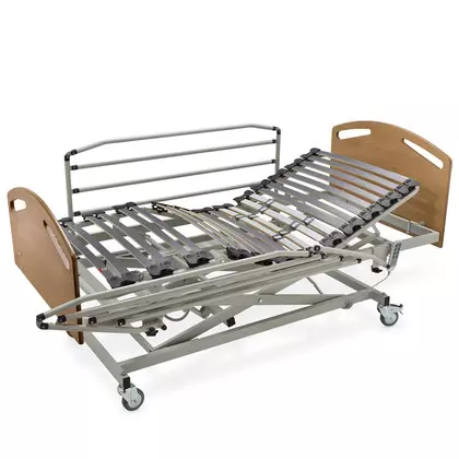 Cama de hospital con carro elevador, barandillas plegables, cabecero y piecero